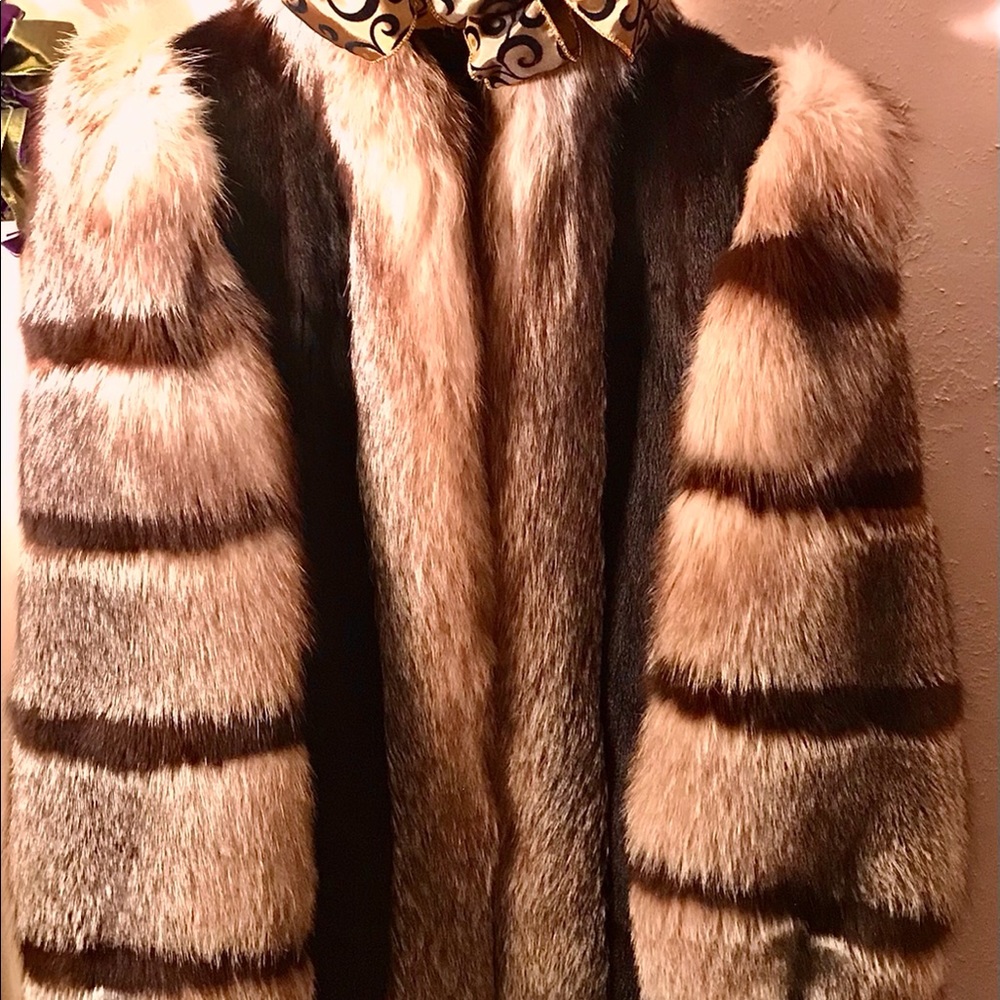 SOLD!  Behind Every Fabulous Woman is a High Quality FUR - Picture 3 of 8
